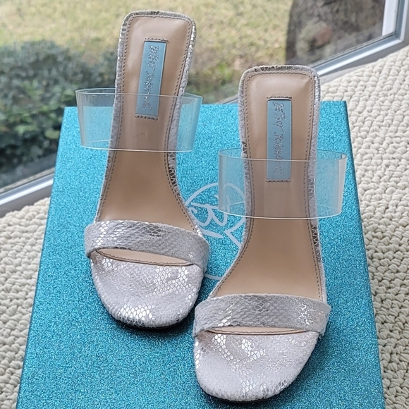 Snake Skin Slip On by Betsey Johnson box not included - Picture 6 of 14